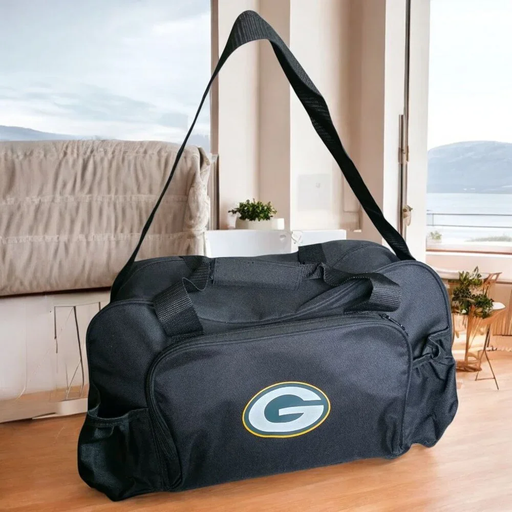 NWOT GREEN BAY PACKER Black With Logo Adjustable Strap Footed Duffle Bag